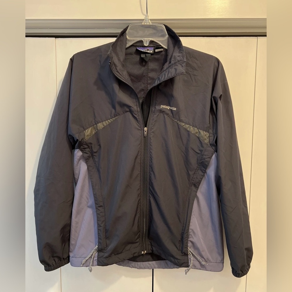 Patagonia Women’s Windbreaker Full Zip Jacket 
Size: L